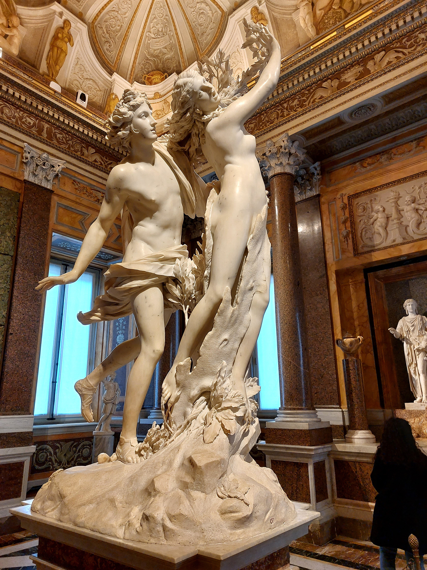 apollo-en-daphne-1622-gian-lorenzo-bernini-adembenemend