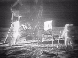 neil-armstrong-op-de-maan